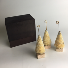 Load image into Gallery viewer, Christmas Tree Placecard Holder
